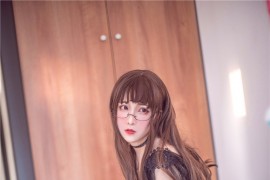 Sakiiii翎柒 蕾丝睡衣 [24P-196MB]