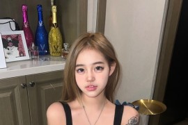 [微密]小u优优子 – 黑色吊档连体衣 [12P-19M]