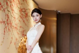 [秀人网] 2024.12.04 NO.9548 初梦瑶 白色连衣短裙[85P/704MB]