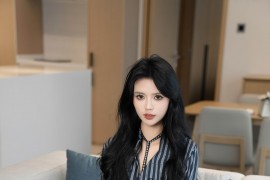 [秀人网] 2024.01.24 NO.8011 浅浅Danny 黑色条纹上衣[71P/733MB]