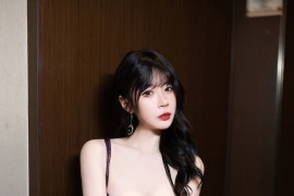 [秀人网] 2024.03.21 NO.8267 梦心玥 紫色露肩连衣短裙[84P/696MB]