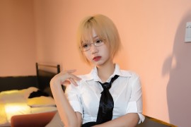 柒柒要乖哦 黄色头发像极了野蛮人