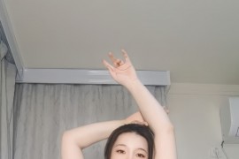 【微密】宋易欣-连体网状黑丝大白兔[17P1V-66MB]