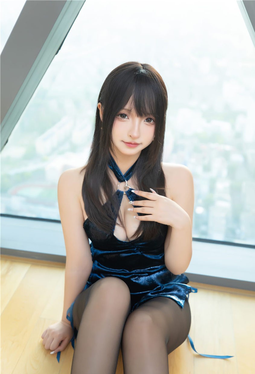 神楽坂真冬 蓝衣旗袍 [75P2V-235MB] 第1张