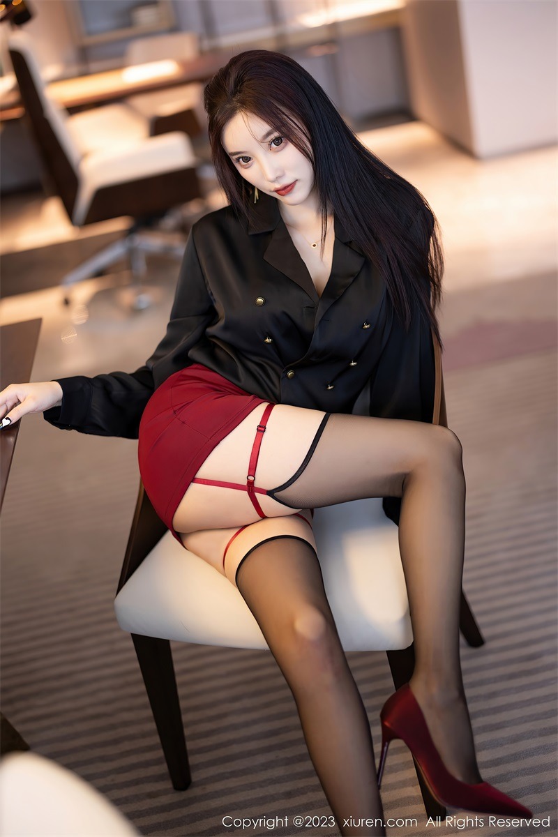 [XIUREN绣人网] 2023.07.11 No.7062 杨晨晨Yome深蓝色上衣[82P/663MB] 第1张