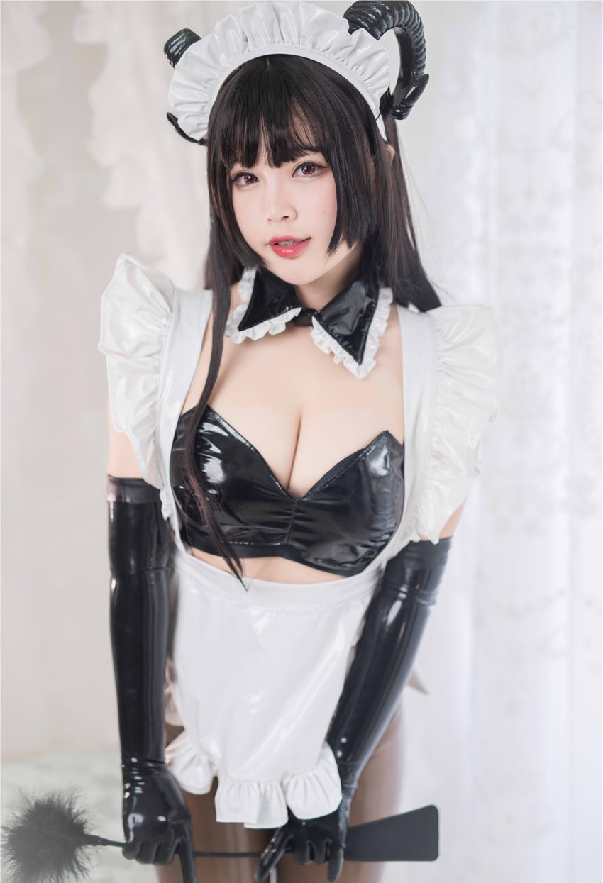 白烨 胶衣魅魔姐姐 [58P4V-1.23GB] 第2张