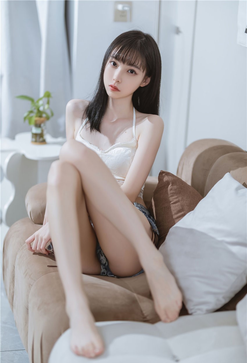 许岚LAN 纯欲吊带[40P-209MB] 第1张