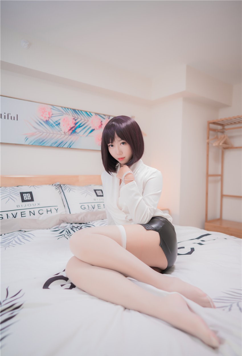 Money冷冷 OL职业套装[46P-151MB] 第1张