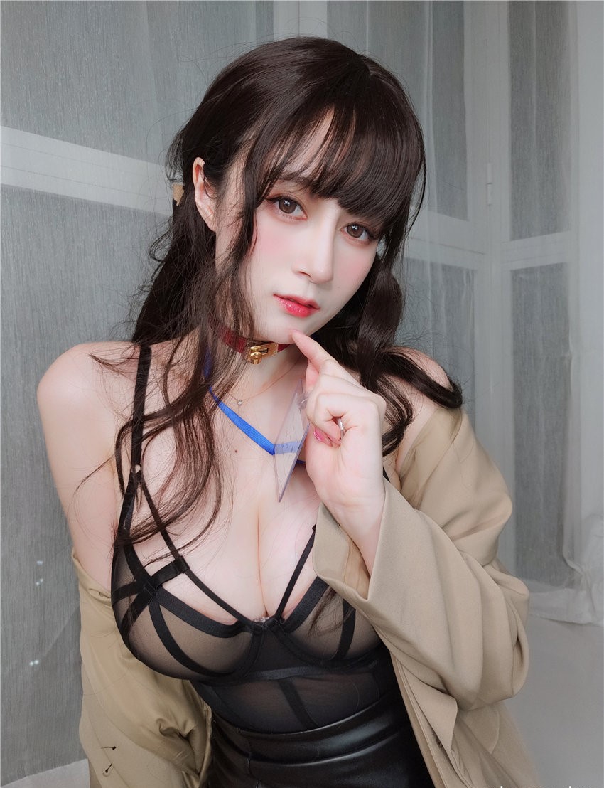 白银81 风衣黑丝OL[23P-71MB] 第1张