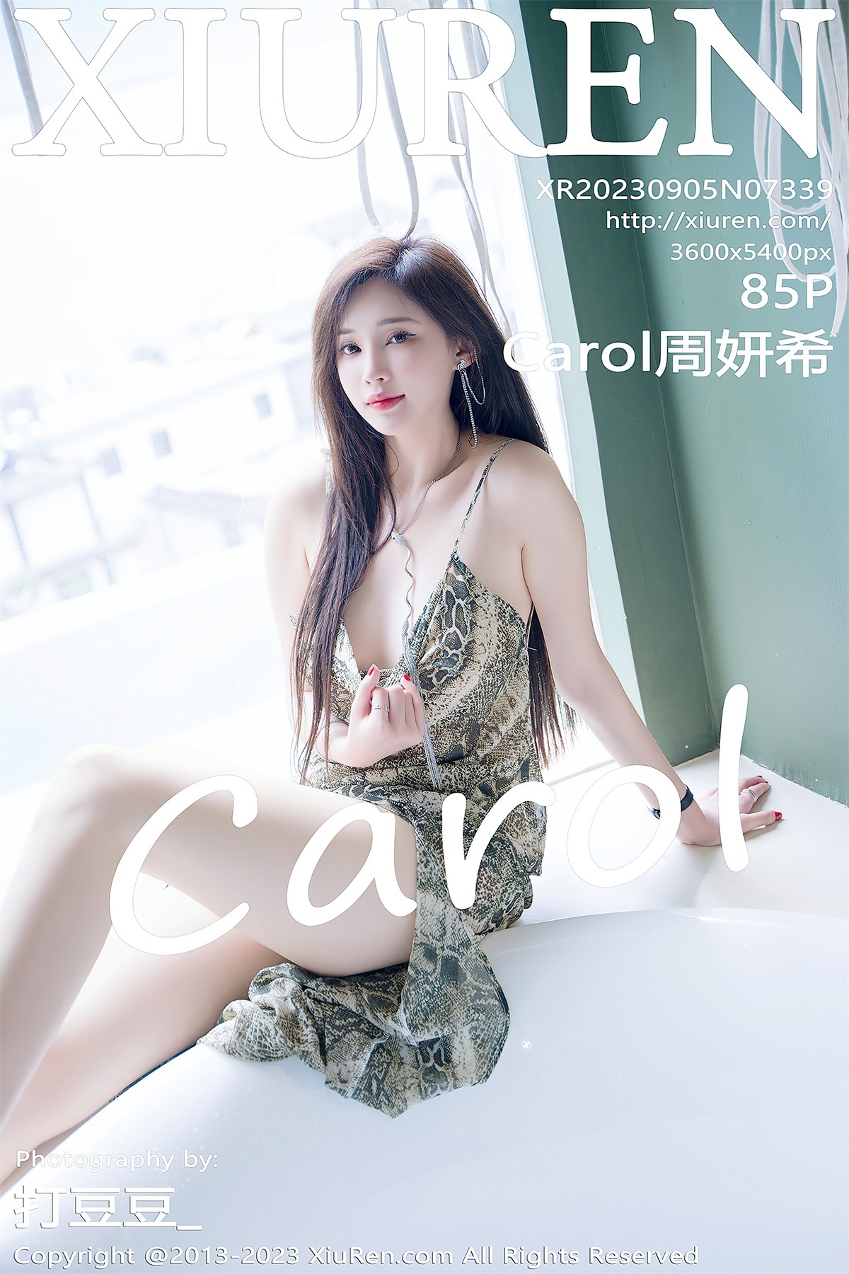 [秀人网] 2023.09.05 No.7339 Carol周妍希 橄榄绿灰蛇纹吊带[86P/758MB] 第1张