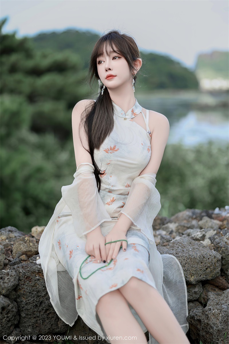 [尤蜜荟]王雨纯 浅色长款旗袍服[80P/693MB] 第1张