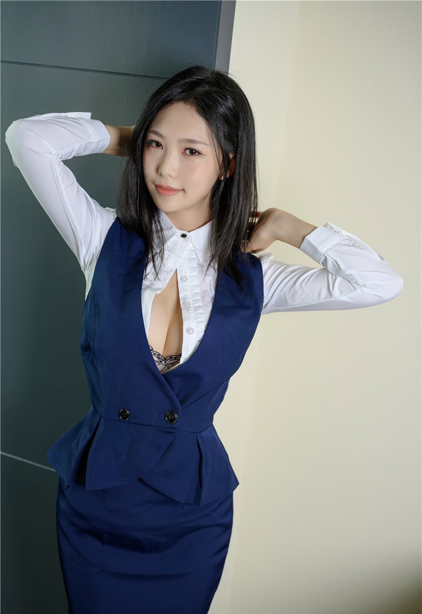 抖娘-利世 客房服务员[56P1V-1.55GB] 第2张