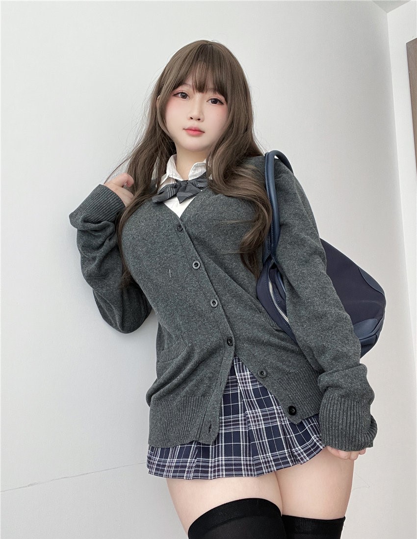 是依酱吖 学姐的日常 [35P3V-994MB] 第3张