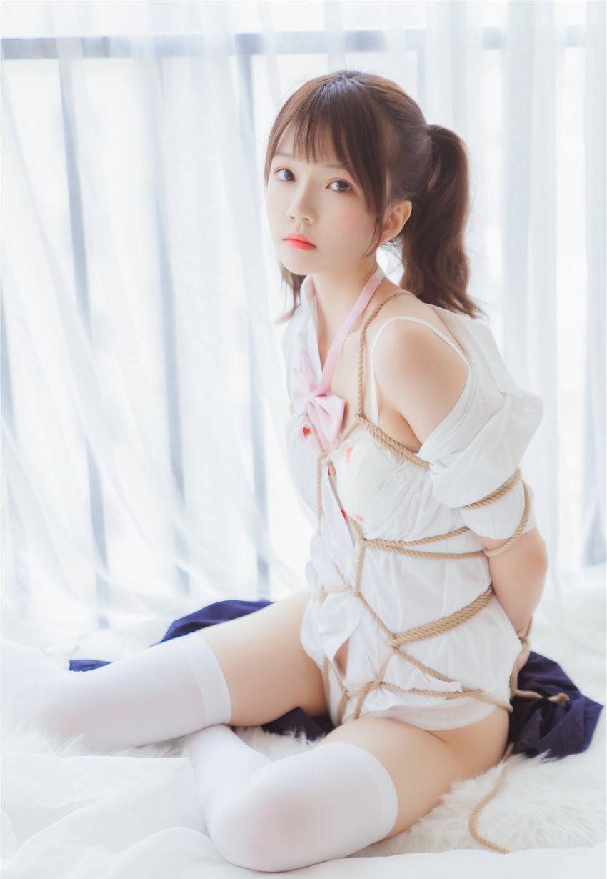 桜桃喵 束缚[51P-686MB] 第3张