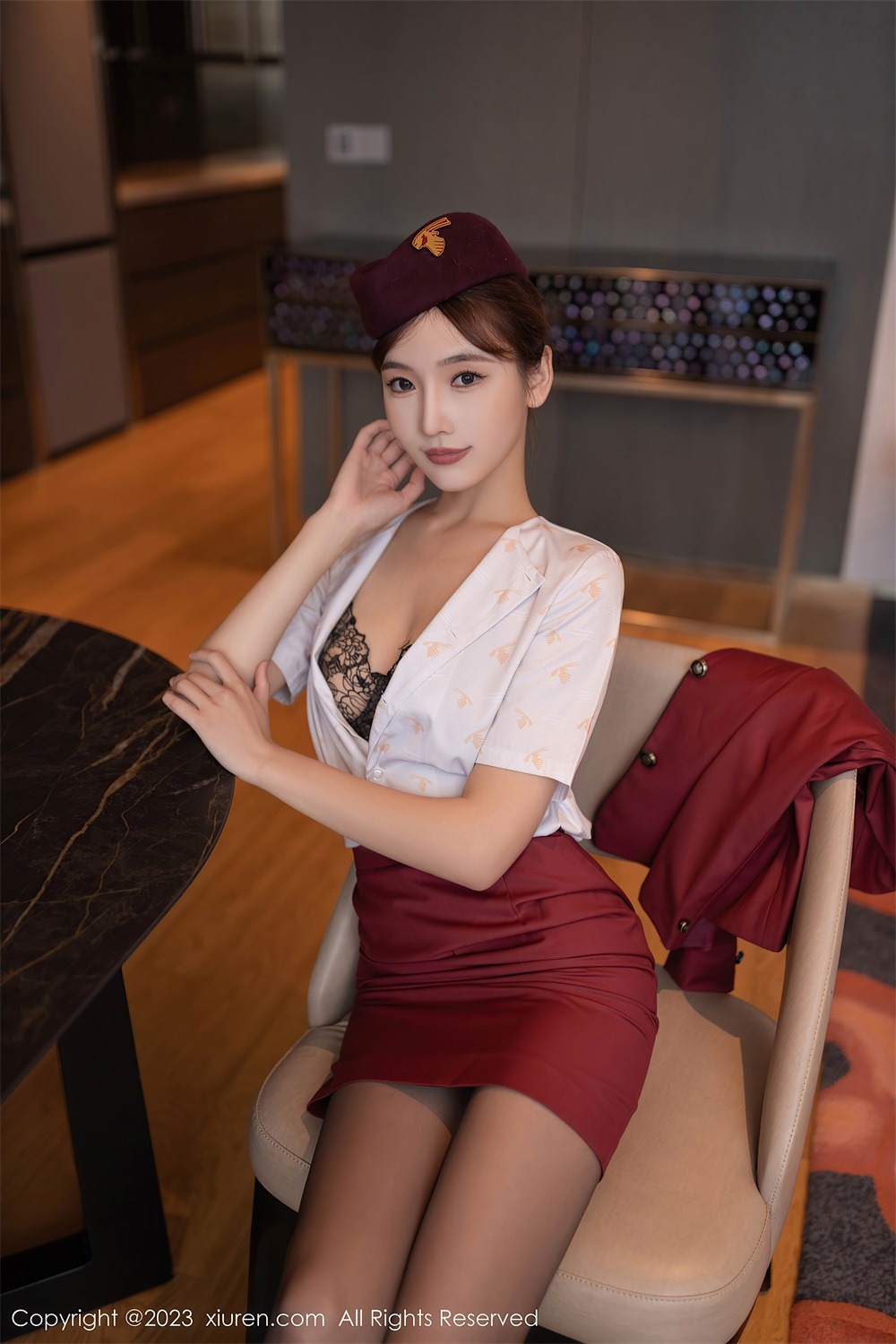 [秀人网] 2023.10.26 No.7569 陆萱萱 红色空姐制服[81P/806MB] 第1张