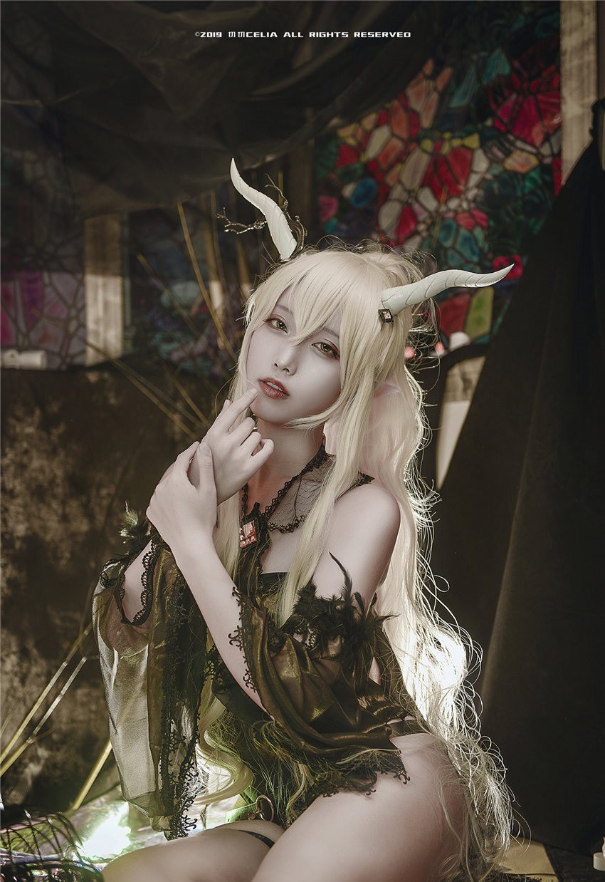 切切celia 闪灵 [12P-35MB] 第2张