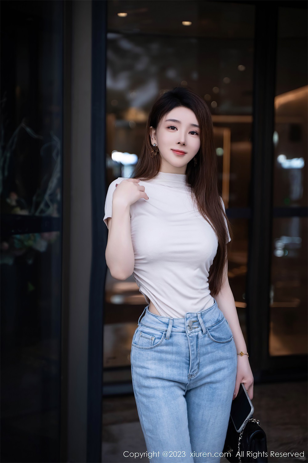 [秀人网] 2023.10.31 No.7586 雨儿baby 简约牛仔裤[72P/814MB] 第1张