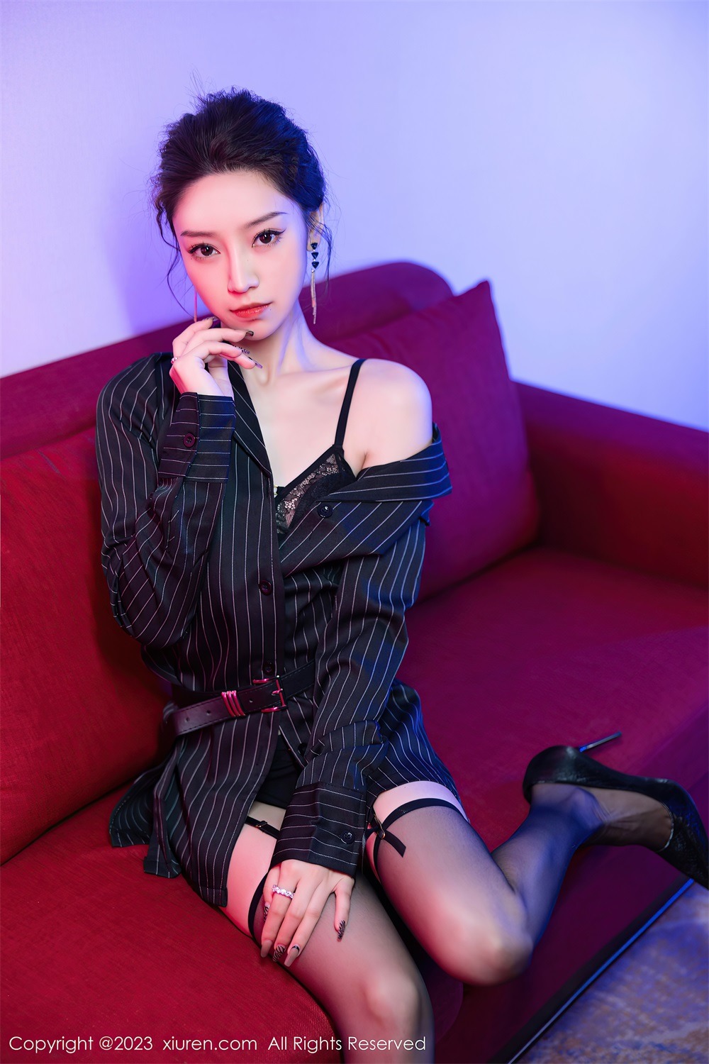 [秀人网] 2023.11.03 No.7611 苏曼兮 黑色条纹服饰[91P/918MB] 第1张