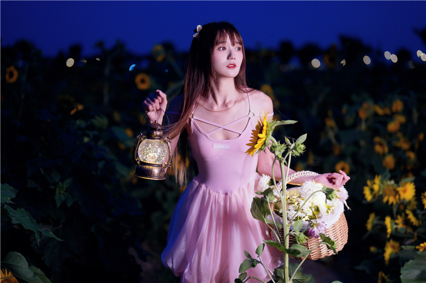 兔子Zzz不吃胡萝卜 蓝调向日葵少女 [28P-316MB] 第1张