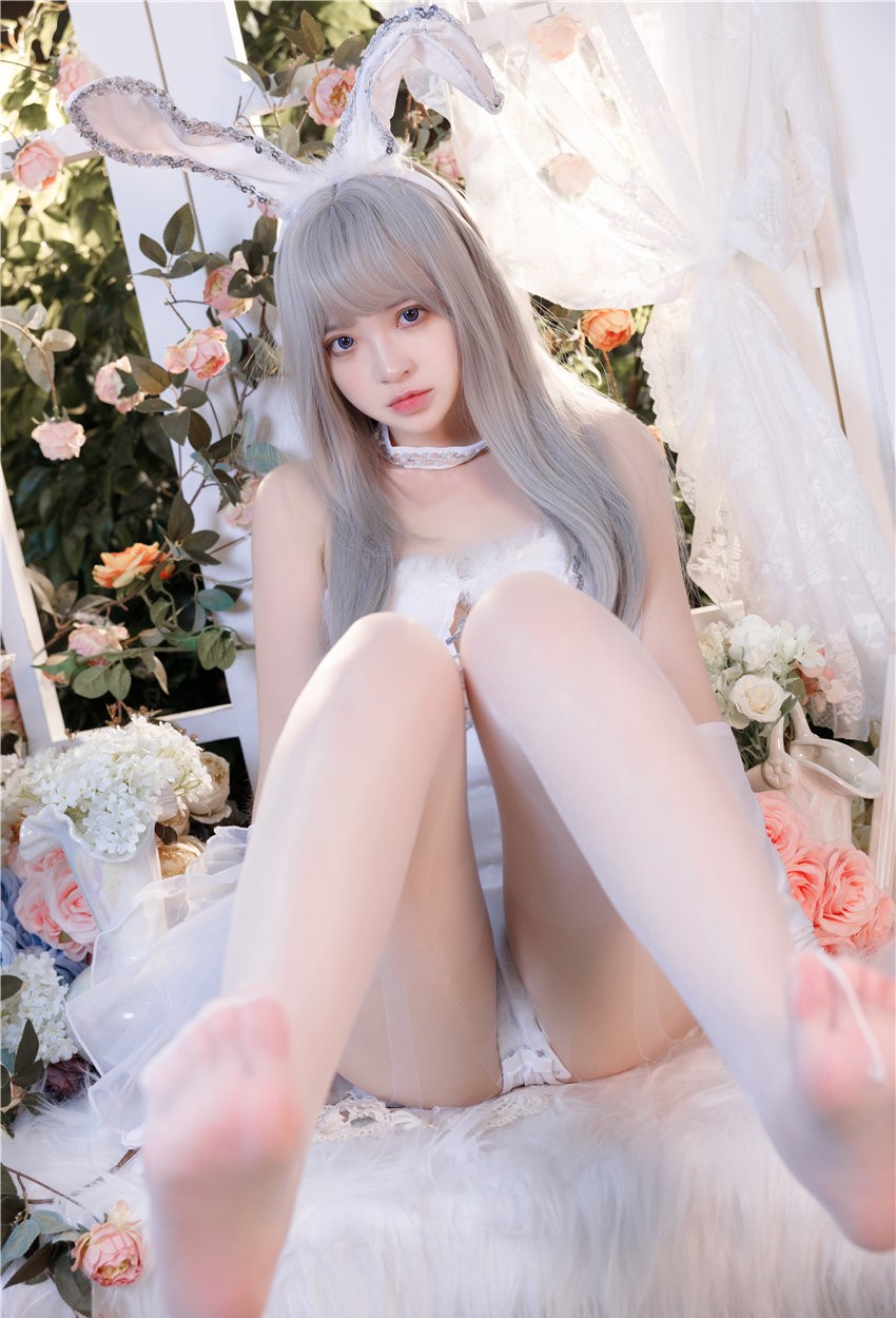 疯猫ss 纯白绒绒兔 [40P2V-1.02GB] 第2张