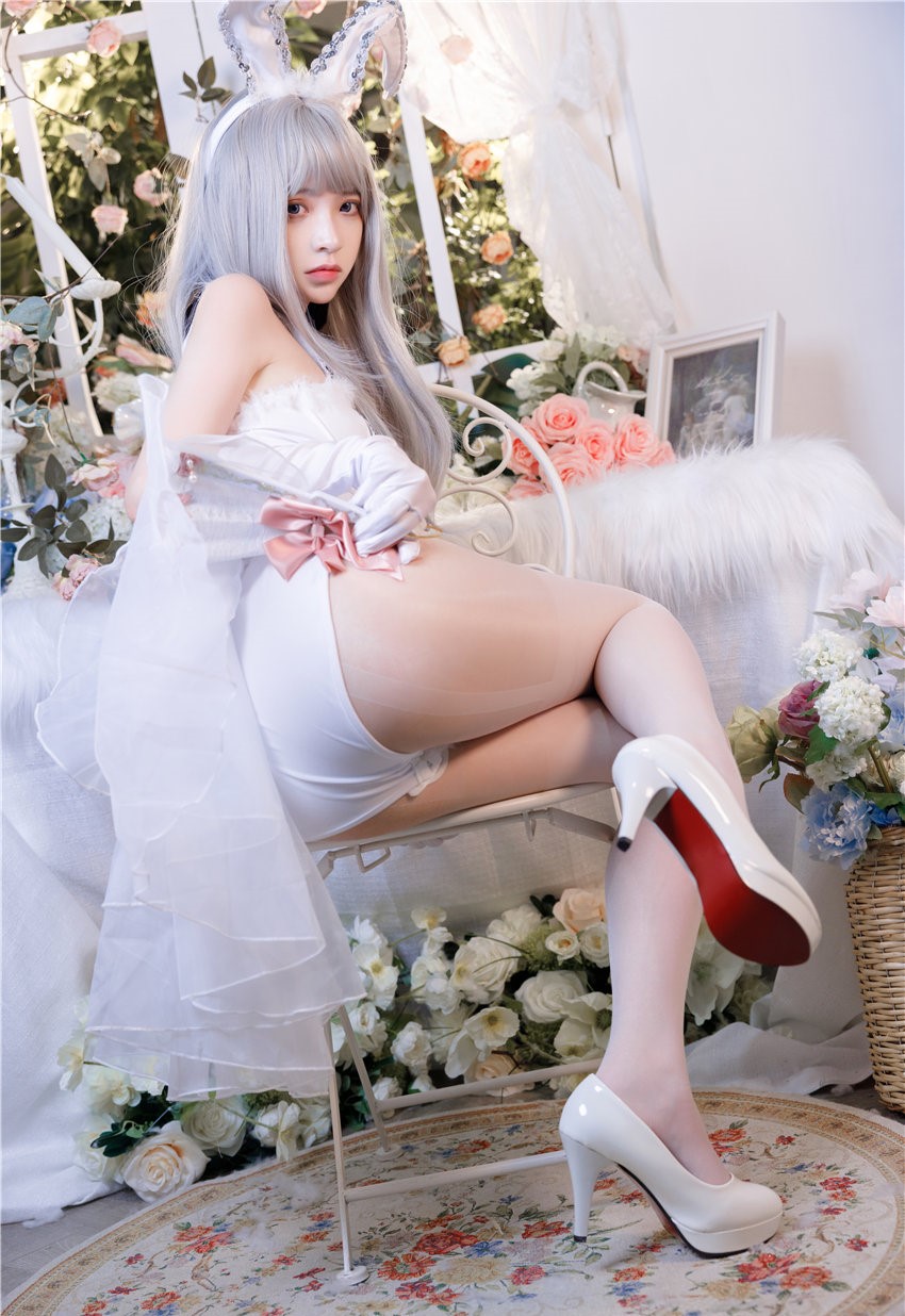 疯猫ss 纯白绒绒兔 [40P2V-1.02GB] 第3张