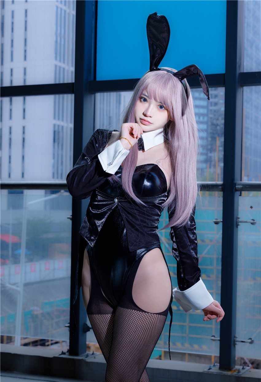 疯猫ss 紫发礼服兔 [42P-903MB] 第3张