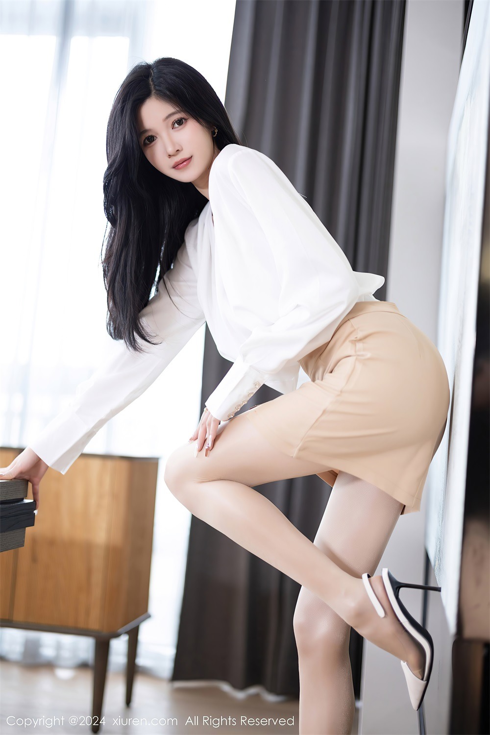 [秀人网] 2024.01.03 No.7906 程程程- 杏色短裙[83P/669MB] 第1张