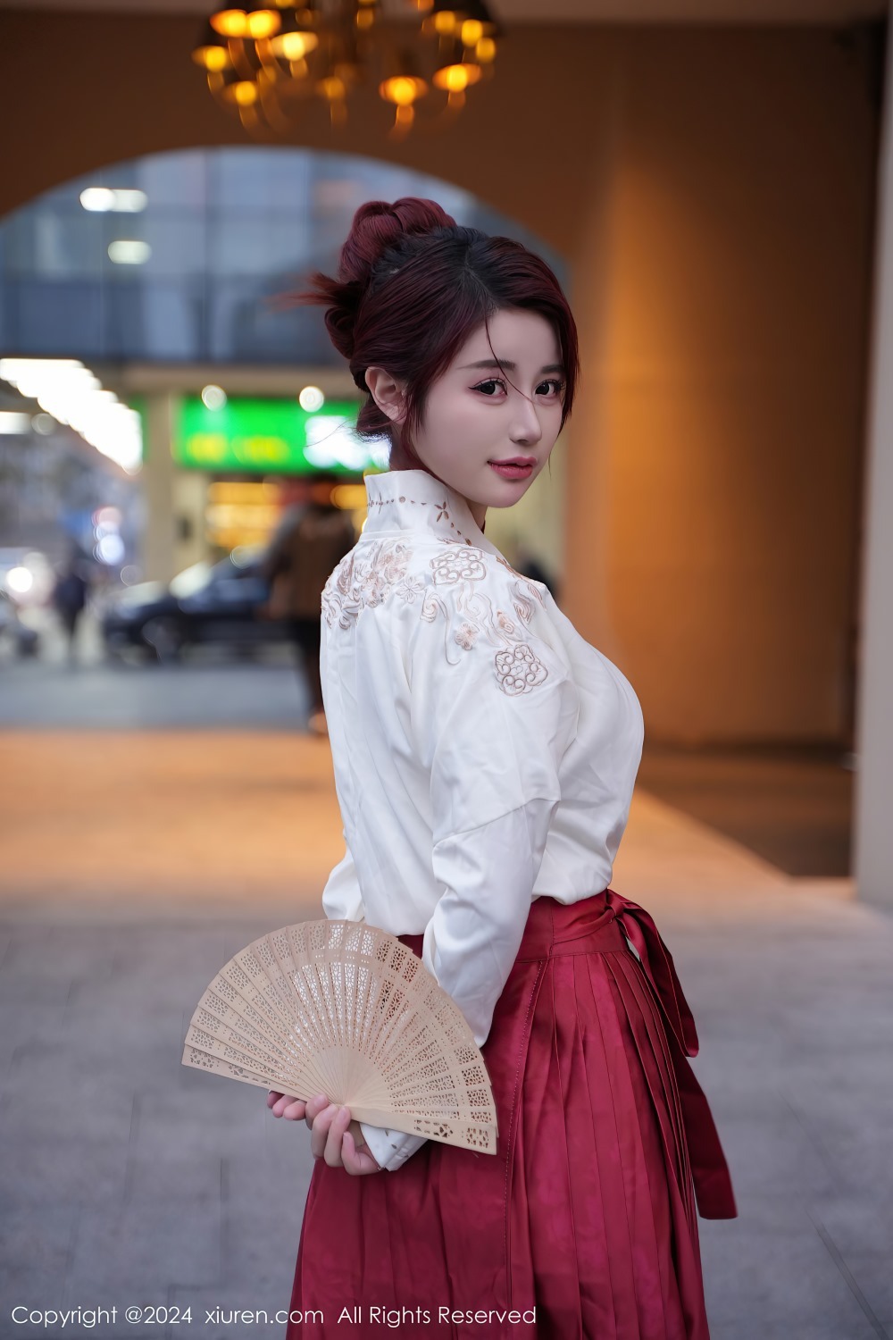 [秀人网] 2024.01.19 NO.7985 美七Mia 红色轻透古装服[71P/682MB] 第1张