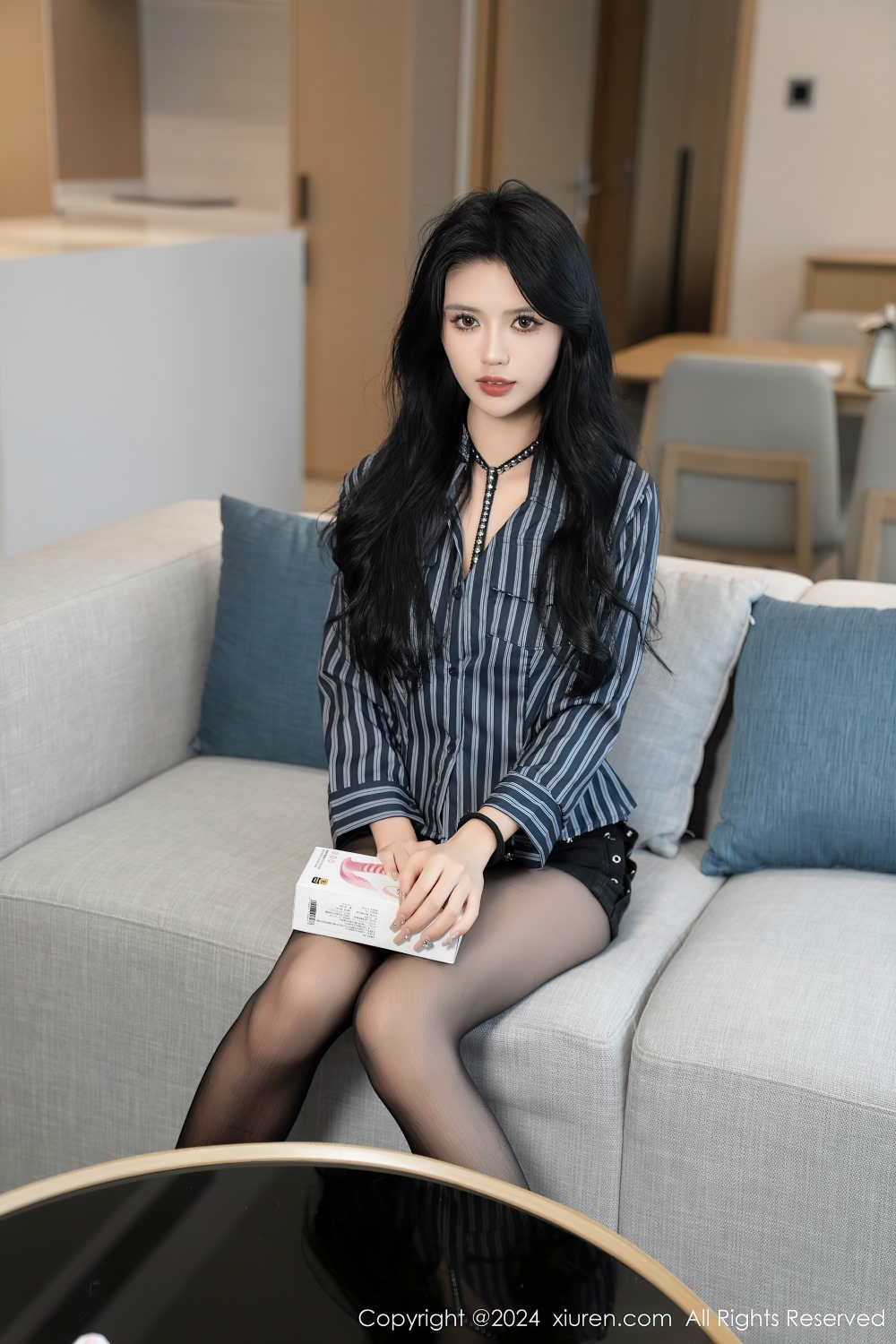 [秀人网] 2024.01.24 NO.8011 浅浅Danny 黑色条纹上衣[71P/733MB] 第1张