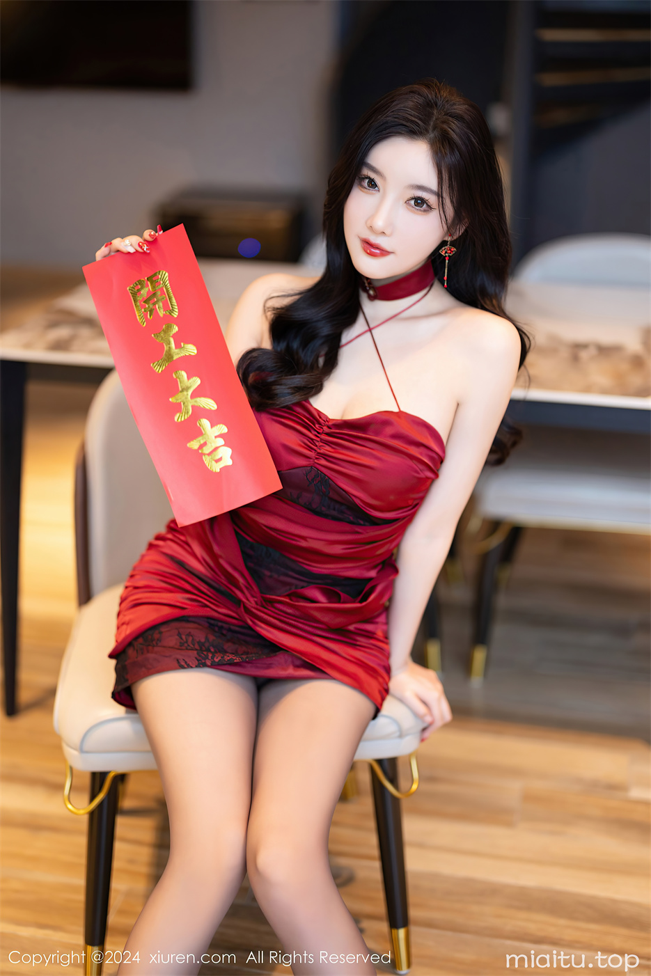 [秀人网]2024.02.18 NO.8103 杨晨晨Yome 红色露肩连衣短裙[86P/685MB] 第1张