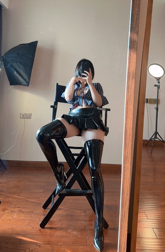 【微-密】俏妞qiaoniuTT-战神皮靴[16P-62M] 第2张