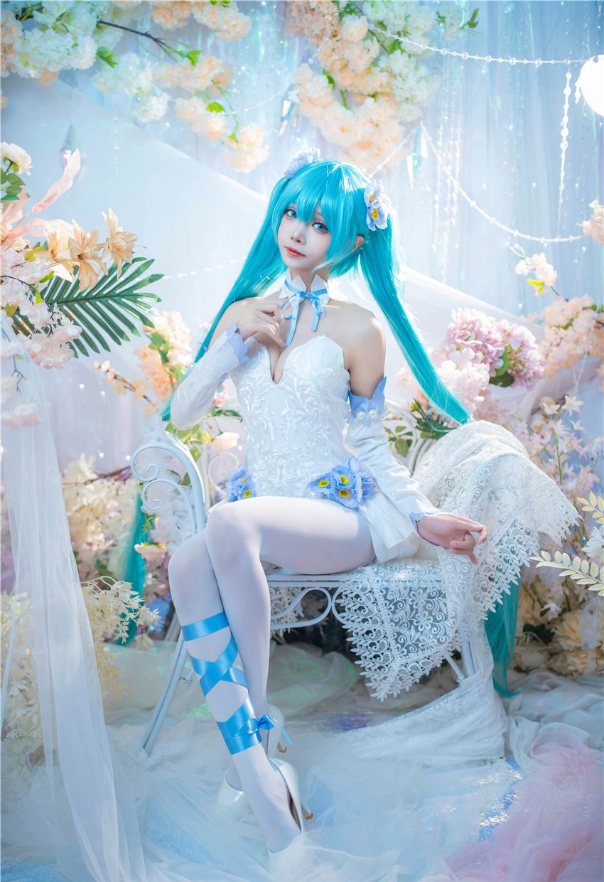 艾西Aiwest 初音 粉蝶花[42P-161MB] 第3张