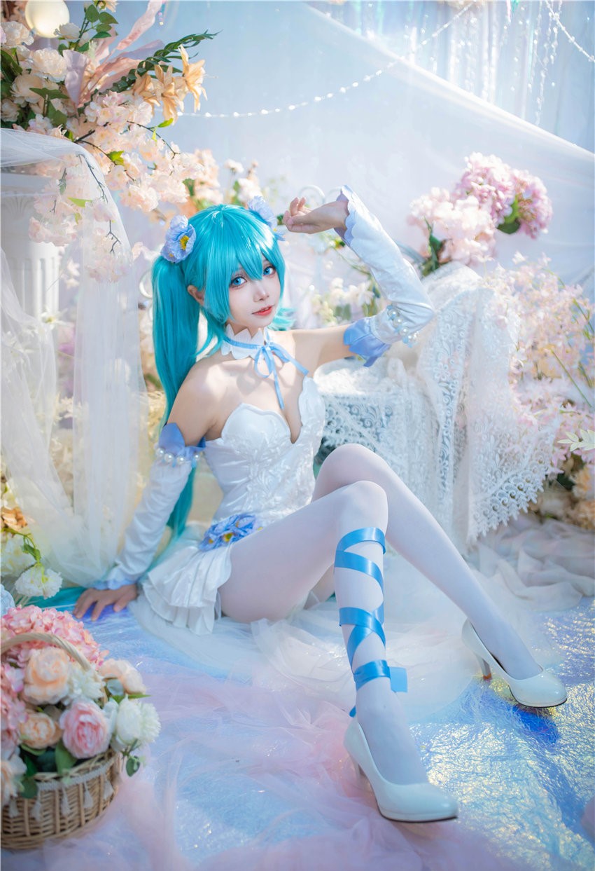 艾西Aiwest 初音 粉蝶花[42P-161MB] 第2张