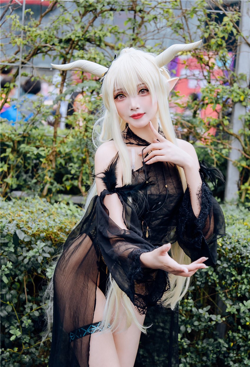 凰儿 闪灵泳装 [14P-63.3MB] 第2张