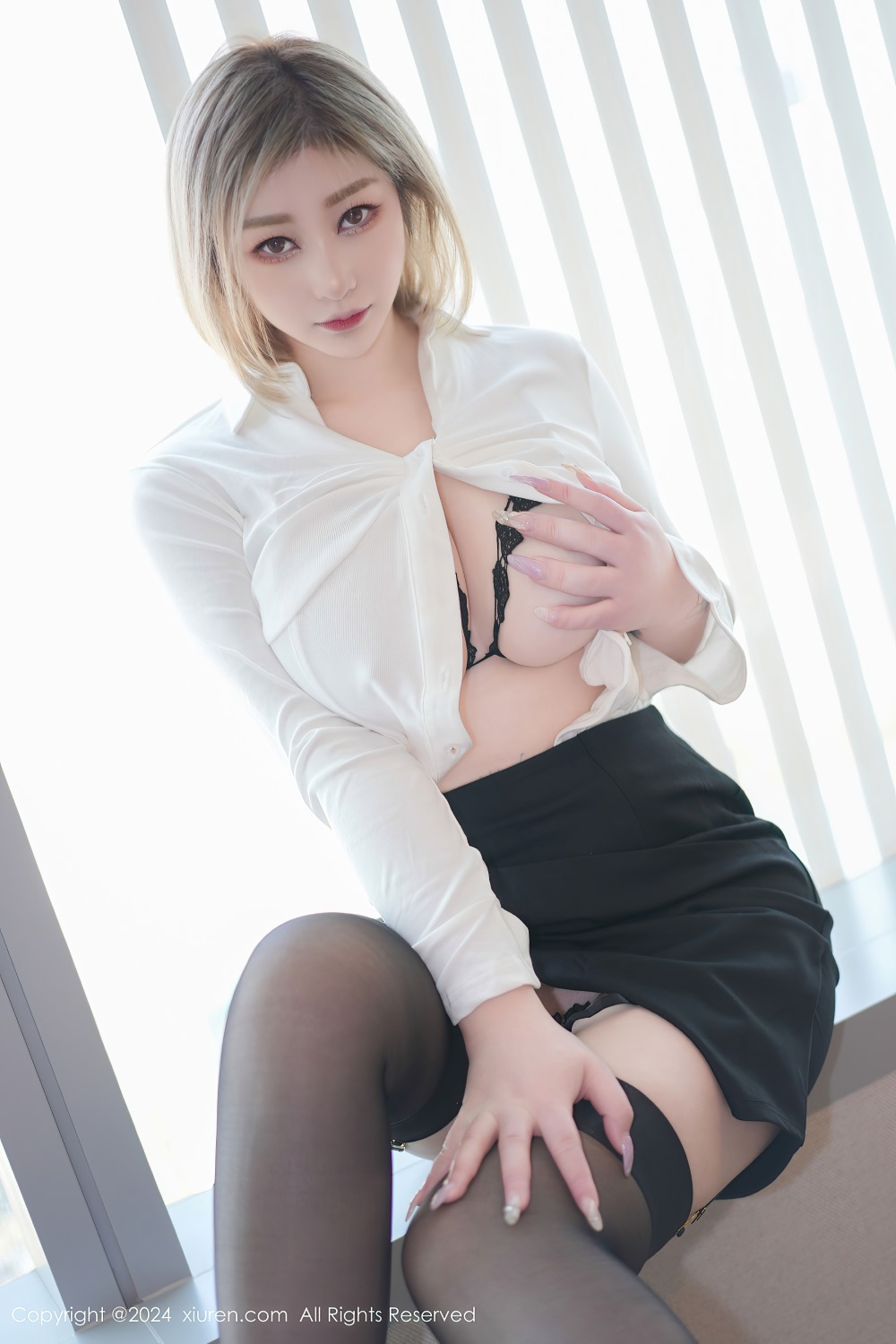 [秀人网] 2024.04.12 NO.8381 妲己_Toxic 黑色短裙[71P/536MB] 第1张