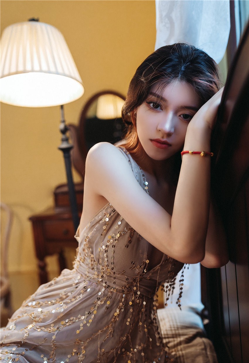 Kettoe 金色闪片[22P-239MB] 第2张