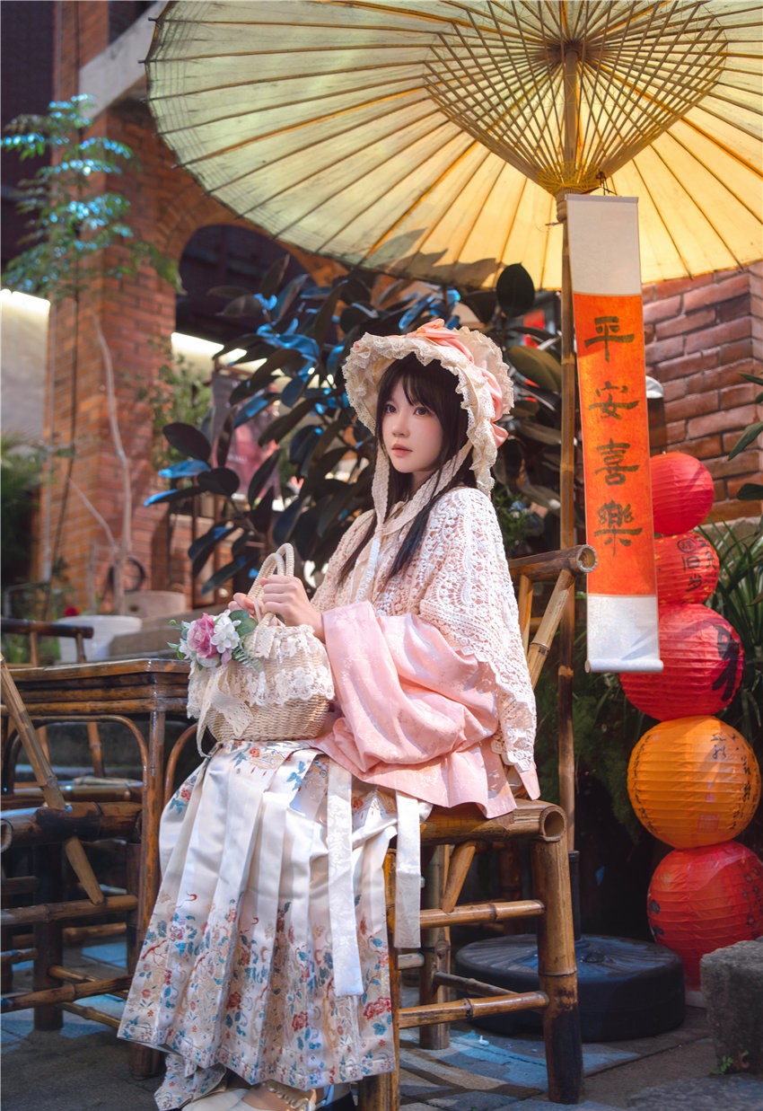 桜桃喵 龙年大吉[11P2V-320MB] 第2张