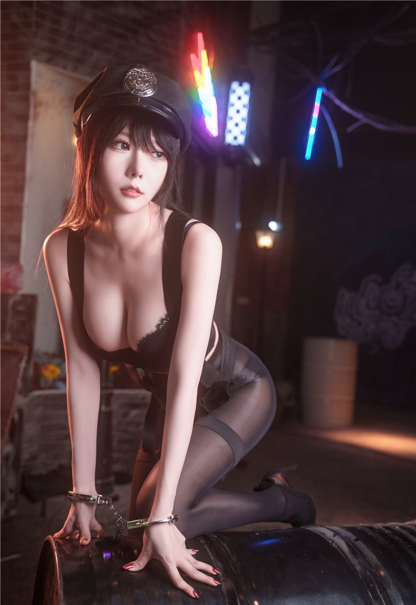 香草喵露露 十一月舰长 女警[40P1V-1.54GB] 第3张