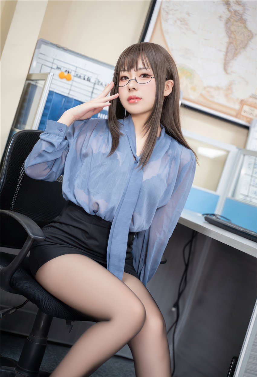 虎森森 黑丝眼镜娘[60P-380MB] 第2张