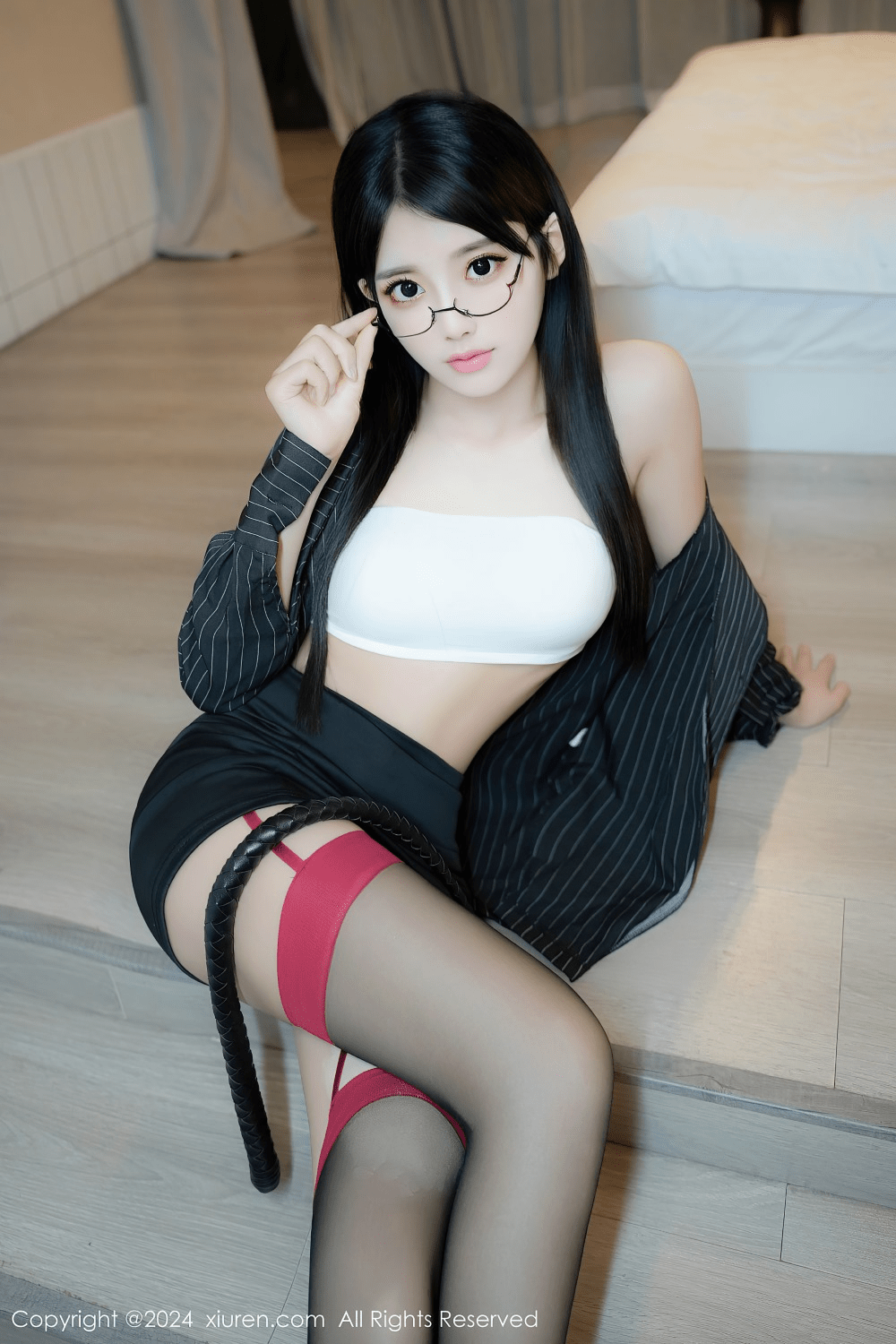 [秀人网] 2024.07.04 NO.8802 美少女@ 黑色OL服[83P/829MB] 第1张