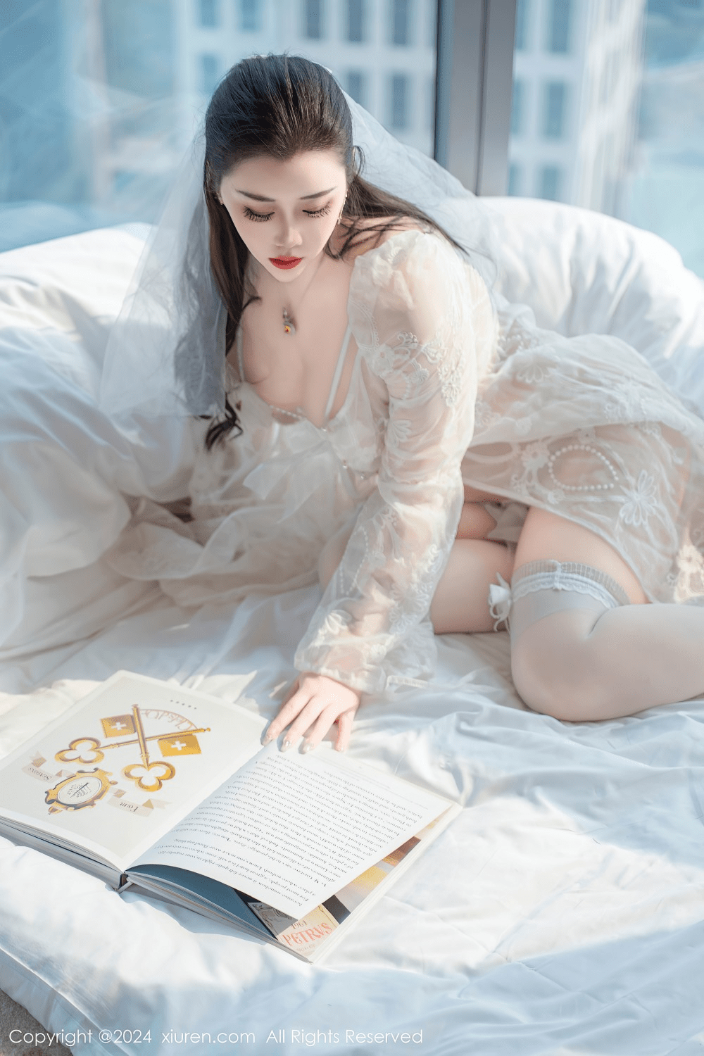 [秀人网] 2024.07.10 NO.8837 王婉悠Queen 白色雷丝珍珠睡衣[83P/644MB] 第1张