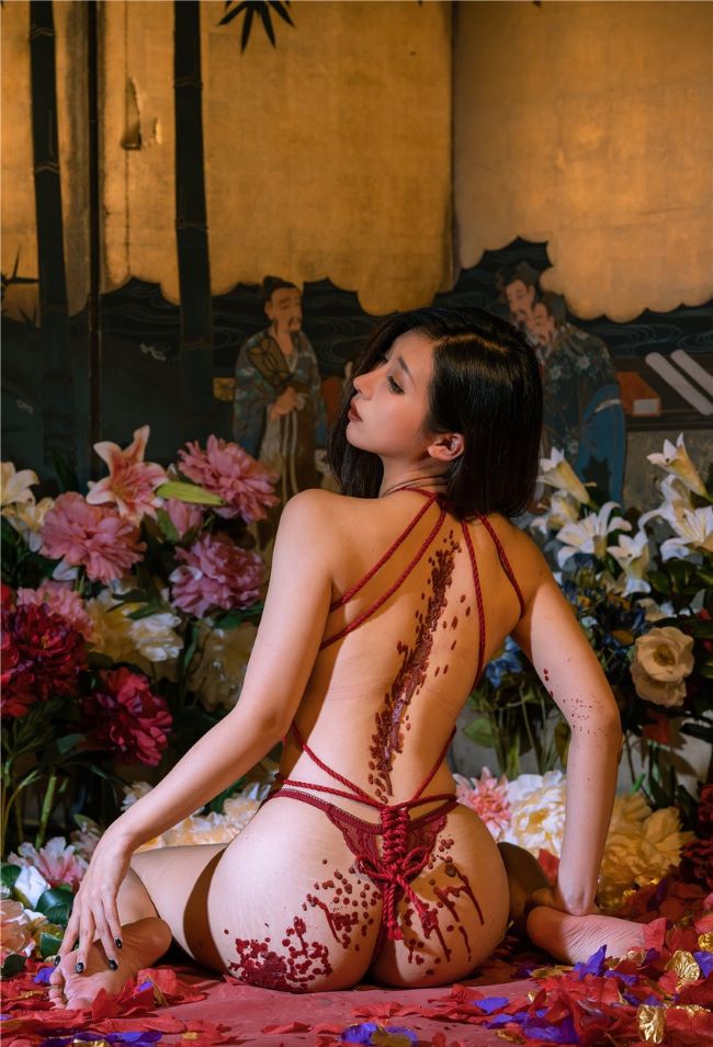 云溪溪 奶桃 繁花 [130P3V-1.91GB] 第1张