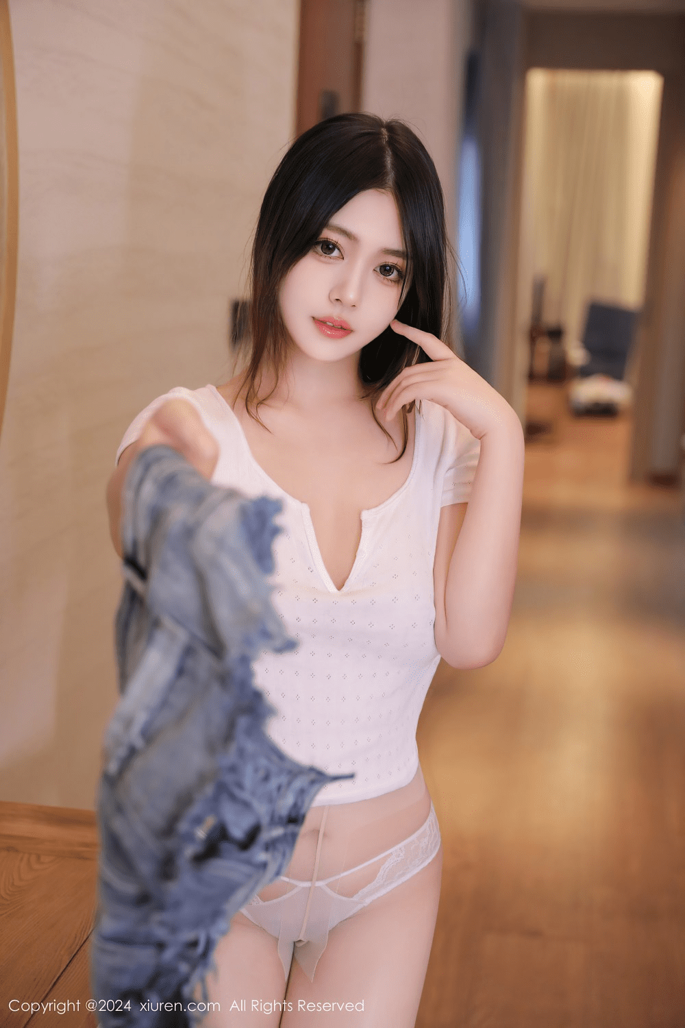 [秀人网] 2024.08.13 NO.9008 蛋蛋宝 蓝色超短牛仔裤[85P/833MB] 第1张