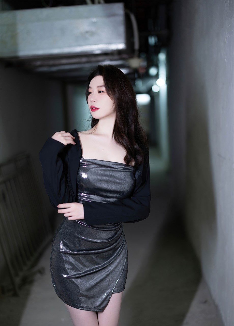 [秀人网] 2024.09.10 NO.9137 梦心玥 深灰色吊带短裙[88P/664MB] 第1张