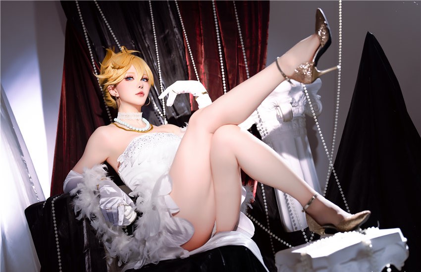 星之迟迟 吊带袜天使 潘迪礼服 [45P1V-758MB] 第1张