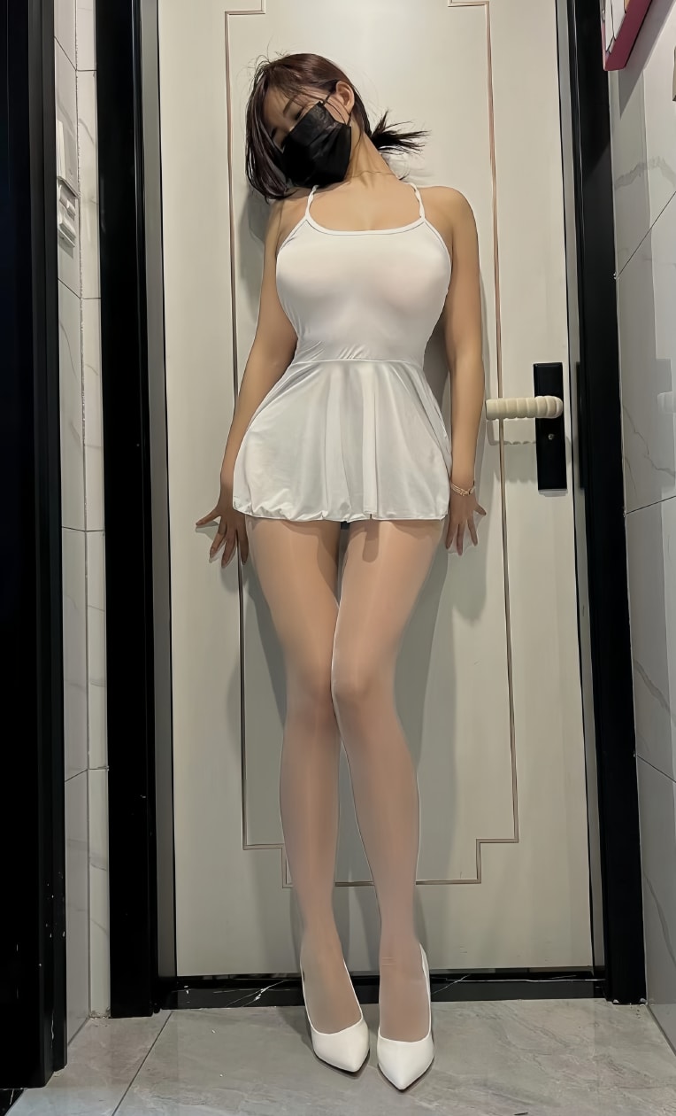 【微密】小酒伏特加-开档油丝[23P-68MB] 第1张