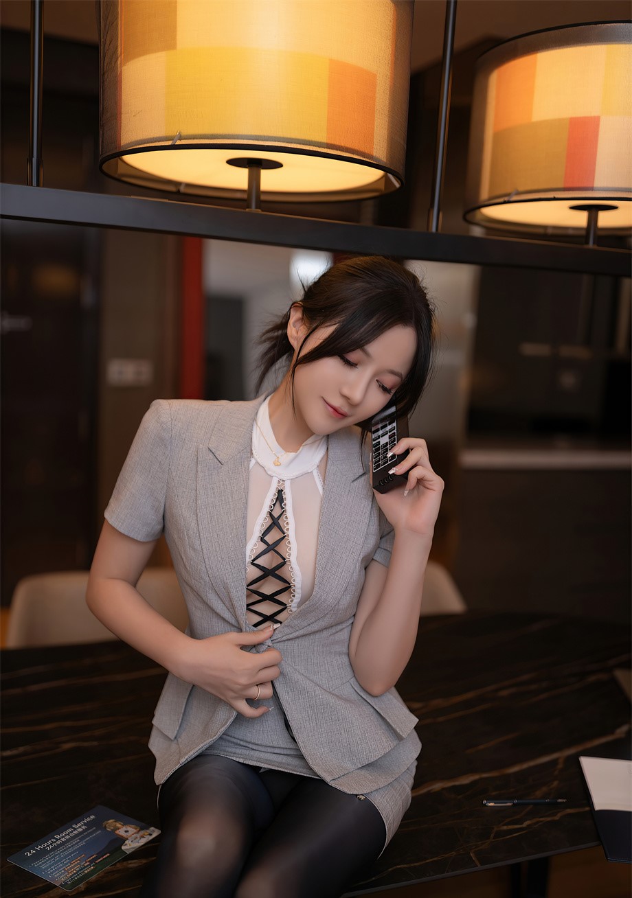 [秀人网] 2024.09.20 NO.9189 鱼子酱Fish 灰色OL服[83P/773MB] 第1张