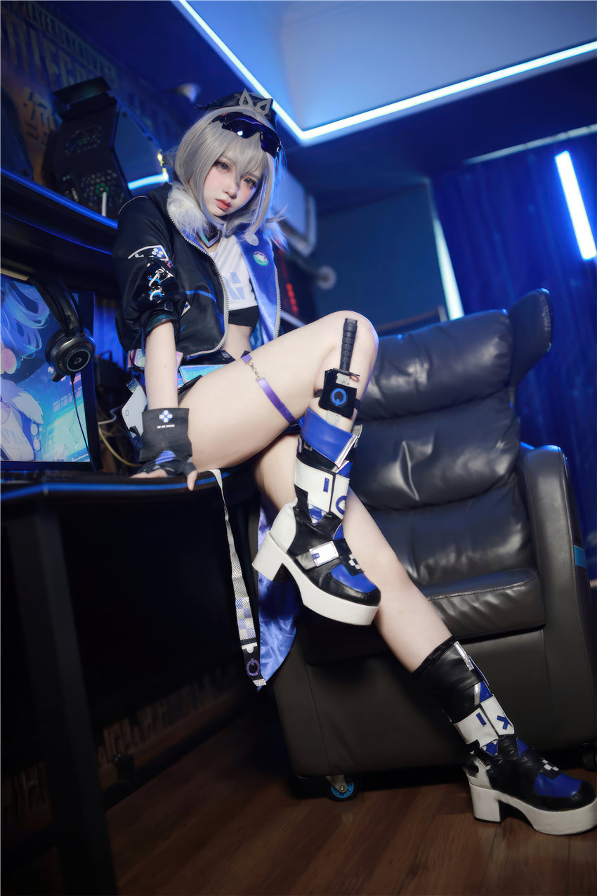 疯猫ss 少女衣橱 银狼 [37P-311MB] 第2张