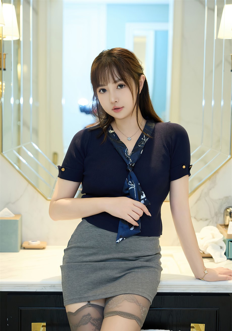 [秀人网] 2024.09.29 NO.9228 养乐多Doll 深色T恤[53P/509MB] 第1张