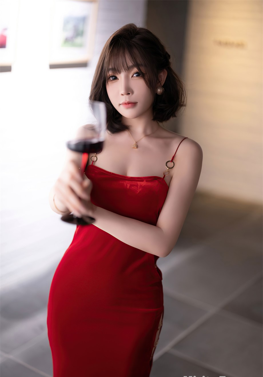 [秀人网] 2024.09.29 NO.9229 徐莉芝Booty 红色吊带连衣裙[91P/667MB] 第1张